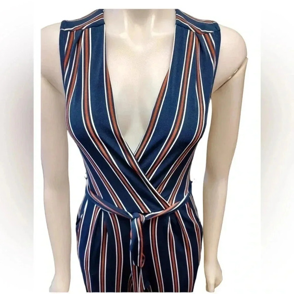 Design Lab Lord & Taylor V Neck Wide Leg Jumpsuit Size Small - Picture 3 of 9